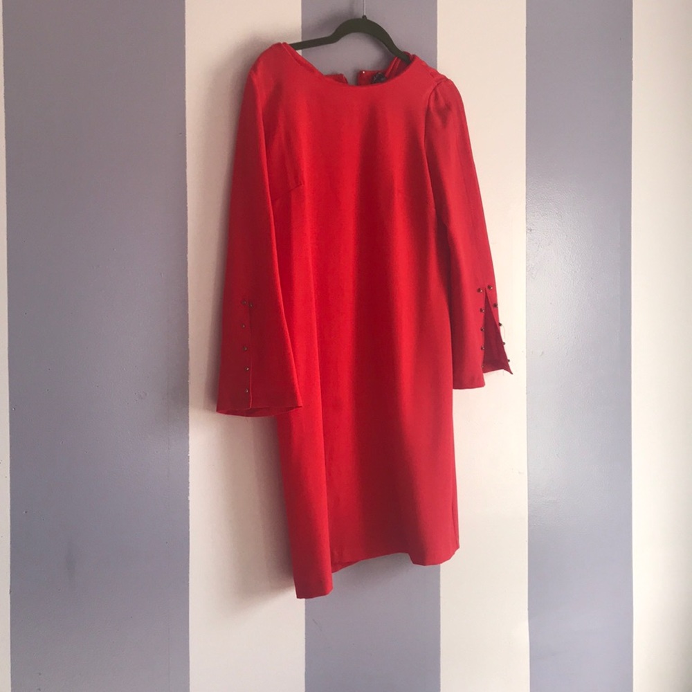 Business Casual Red dress w. flared sleeves